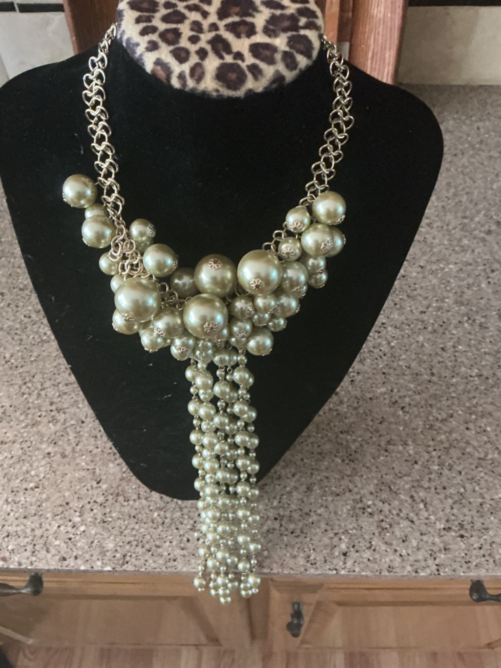 New Pearl Green and Gold Necklace - Picture 2 of 3